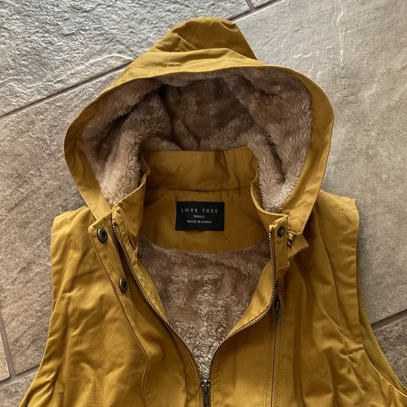+ nwot + LOVE TREE Hooded Vest - Picture 6 of 8